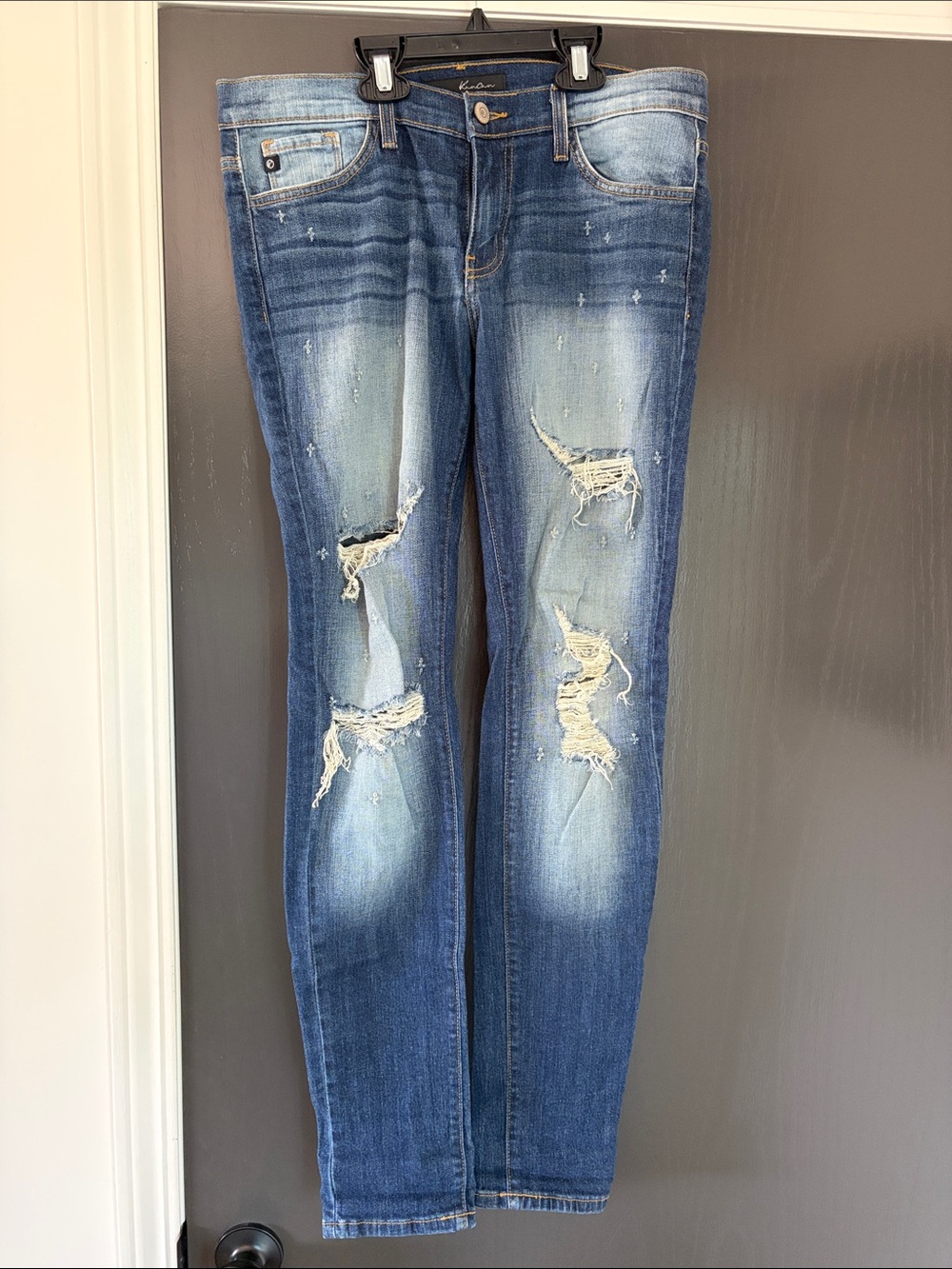 Women’s Distressed Skinny Jeans in Blue